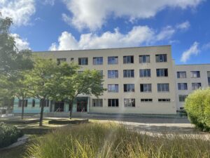 Schulgebäude von aussen